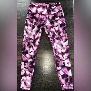 Lululemon Wunder Under 25” Luxtreme size 8 Blush Blossom Alpine White Candy Pink